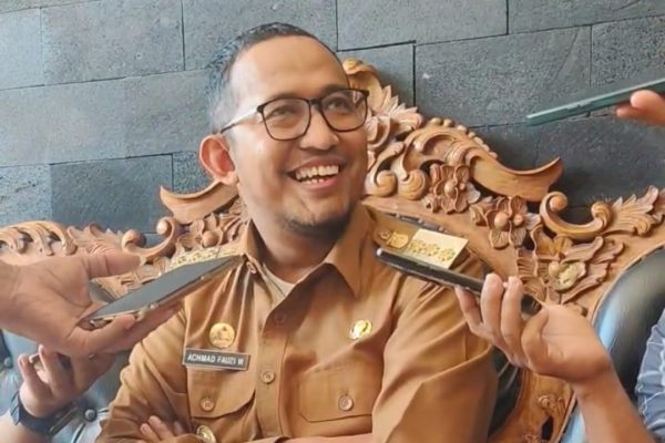 Tangkapan layar Bupati Sumenep saat wawancara eksklusif bersama awak media di rumah dinasnya. ©Okedaily.com