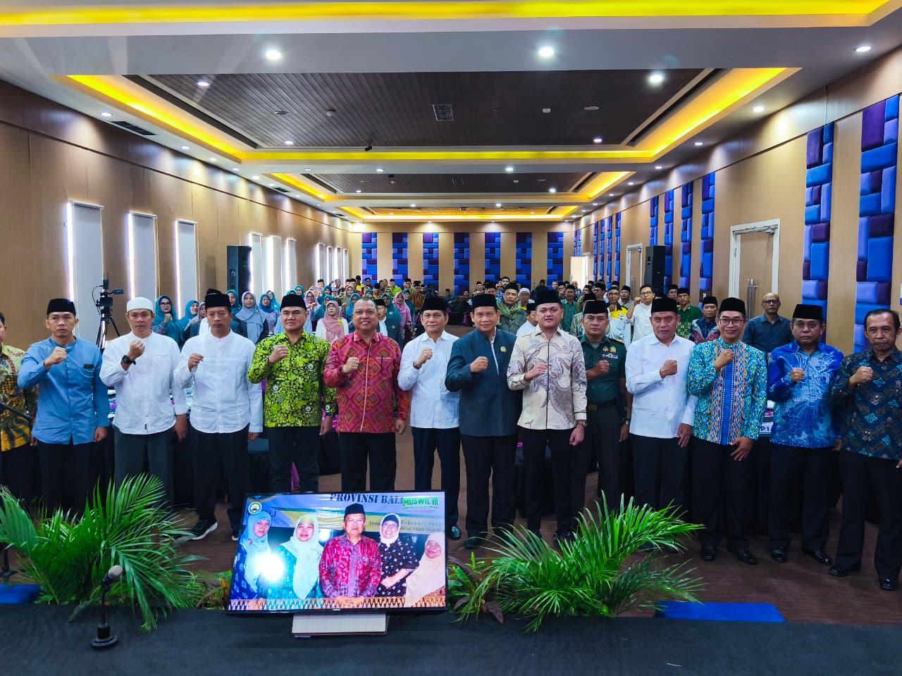 Zulfikar Anggota DPRD Prov. Bali bersama Pengurus Dewan Masjid Indonesia (DMI) Provinsi Bali di acara Musyawarah Wilayah (Musywil) pada Minggu, 24 Agustus 2025 di Quest San Hotel, Jalan Mahendradata No. 93 Denpasar. Photo/Okedaily.com