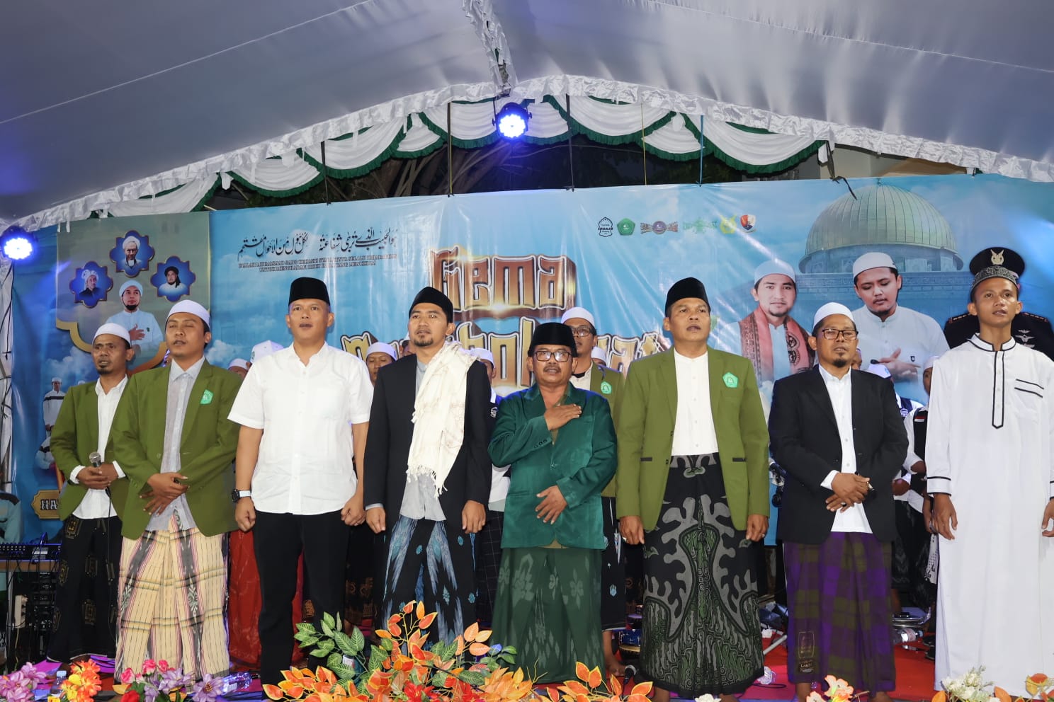 Divisi Pemberdayaan Perempuan dan Anak Rayon Ikatan Santri dan Alumni Salafiyah-Syafiiyah (IKSASS) Badung bekerja sama dengan Lanud I Gusti Ngurah Rai menggelar peringatan Maulid Nabi Muhammad SAW di Masjid Hidayatullah, Komplek Lanud I Gusti Ngurah Rai, Minggu (21/9/2025). Acara ini juga sekaligus memperingati 1 Dekade Harlah Hadrana IKSASS Badung.