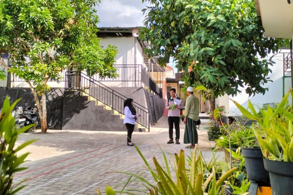 Tim survei awal pembuatan instalasi pengelolaan air limbah (IPAL) di Sumenep. ©Okedaily.com