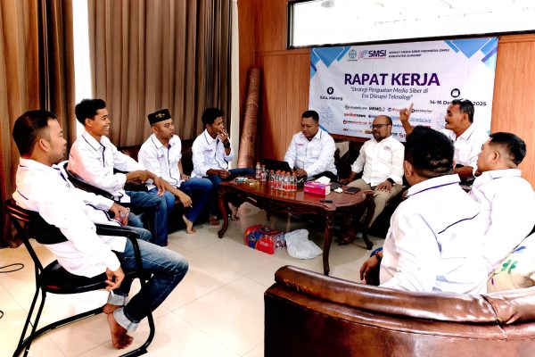Rapat kerja SMSI Kabupaten Sumenep bersama jajaran pengurus dan anggota, merupakan bagian dari upaya memperkuat sinergi organisasi ke depan. ©Okedaily.com/Mashudi S. 