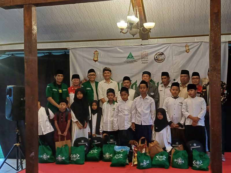 Yayasan DNB bersama PW GP Ansor Bali melaksanakan kegiatan santunan anak yatim dan buka bersama, (1/2). Foto: Okedaily.com 