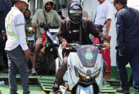  Para Pemudik di Kapal Ferry yang hendak melakukan penyebrangan dari Pelabuhan Jangkar-Raas, Maret 2026. 