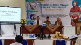Para siswa tampak antusias mendengarkan materi penyuluhan yang disampaikan oleh dokter spesialis mata, Fardian Yedasukma. ©okedaily.com/istimewa