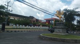 Nampak dari kejauhan bangunan BLUD RSUD dr. H. Moh. Anwar Sumenep yang menjadi lokomotif PAD Pemkab Sumenep pada Tahun 2025. ©okedaily.com/Mashudi S