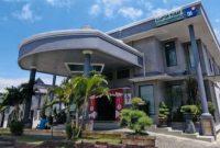 Nampak megah gedung kantor pusat PT BPRS Bhakti Sumekar, di Jl. Trunojoyo Kota Sumenep. ©okedaily.com/ist