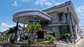 Nampak megah gedung kantor pusat PT BPRS Bhakti Sumekar, di Jl. Trunojoyo Kota Sumenep. ©okedaily.com/ist