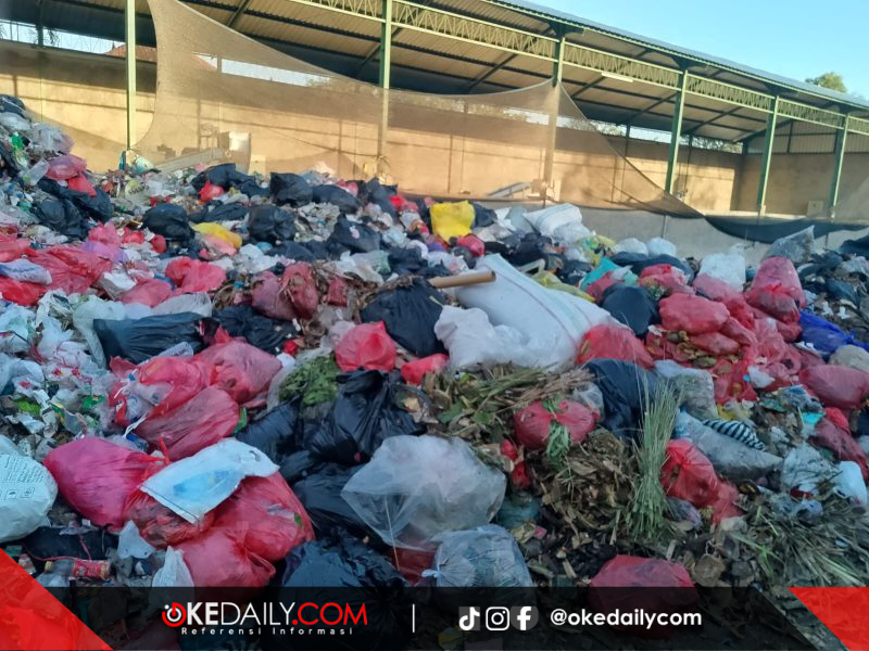 Tumpukan sampah di TPS3R Sesetan, April 2026. Foto: Okedaily.com.