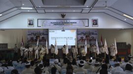 Pengurus Tani Merdeka Indonesia Kab/Kota Se Bali saat dilantik di Gedung Aula Korem 163/Wirasatya, Denpasar, Minggu (19/4).