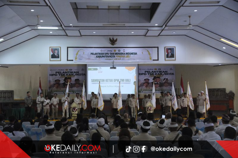 Pengurus Tani Merdeka Indonesia Kab/Kota Se Bali saat dilantik di Gedung Aula Korem 163/Wirasatya, Denpasar, Minggu (19/4).