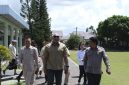 Dari kiri Zulfikar Wijaya Ketua DPW Tani Merdeka Indonesia Provinsi Bali, Made Muliawan Arya alias De Gadjah Ketua Dewan Pembina TMI Prov. Bali, Don Muzakkir Ketua DPN TMI, Denpasar, (19/4). 