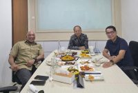 Made Muliawan Arya alias De Gadjah Ketua DPD Partai Gerindra bersama Wayan Koster Gubernur Prov. Bali, (19/4).