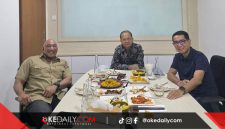 Made Muliawan Arya alias De Gadjah Ketua DPD Partai Gerindra bersama Wayan Koster Gubernur Prov. Bali, (19/4).