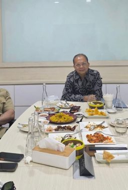 De Gadjah dan Wayan Koster Bahas PSEL hingga Sekolah Rakyat Saat Makan Siang di Denpasar