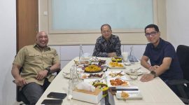 Made Muliawan Arya alias De Gadjah Ketua DPD Partai Gerindra bersama Wayan Koster Gubernur Prov. Bali, (19/4).