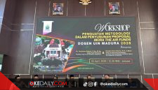 Workshop Penyusunan Metodologi dalam Penyusunan Proposal MoRA The Air Fund 2026 yang berlangsung pada, Kamis (02/04), di Ballroom Lantai 4 UIN Madura. ©okedaily.com/istimewa