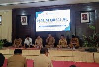 Kepala Diskominfo Kabupaten Sumenep, Indra Wahyudi, memberikan sambutan pembukaan halal bihalal di Aula Kantor setempat. ©okedaily.com/istimewa 