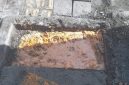 Kondisi saluran drainase di Jalan Diponegoro, Sesetan, Kecamatan Denpasar Selatan, Kota Denpasar, terlihat terbuka dan dipenuhi endapan lumpur, Selasa (5/5/2026). Pendangkalan ini berpotensi menyebabkan penyumbatan aliran air dan memicu genangan saat hujan. Foto: Istimewa/Okedaily. 