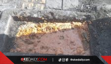 Kondisi saluran drainase di Jalan Diponegoro, Sesetan, Kecamatan Denpasar Selatan, Kota Denpasar, terlihat terbuka dan dipenuhi endapan lumpur, Selasa (5/5/2026). Pendangkalan ini berpotensi menyebabkan penyumbatan aliran air dan memicu genangan saat hujan. Foto: Istimewa/Okedaily. 
