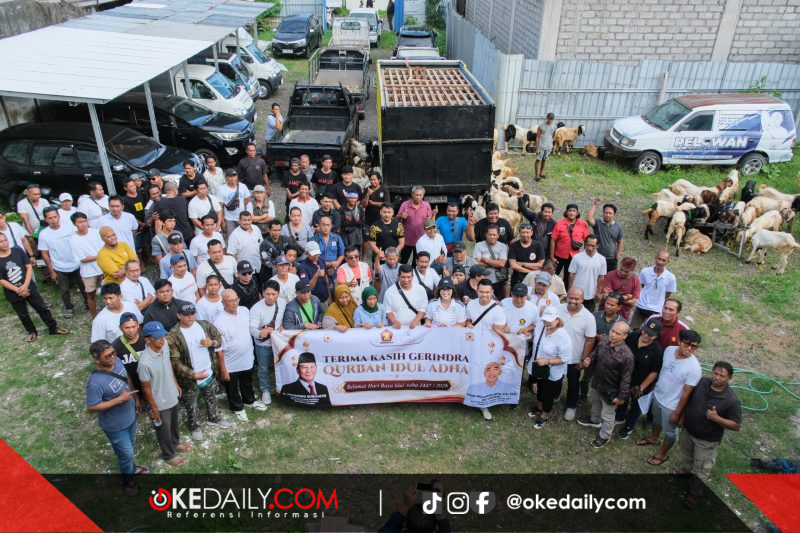 Geridra Bali saat menyerahkan hewan qurban kepada saudara-saudara Muslim menjelang Hari Raya Idul Adha di Yayasan De Gadjah Center, (27/05). Foto: Okedaily.com/Istimewa