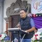 Camat Seririt, I Putu Satriawan, memberikan sambutan dan apresiasi pada upacara HUT SMK Negeri 2 Seririt. ©Okedaily.com/Andrean