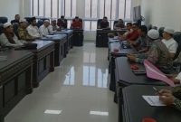 Ketua DPRD Sumenep bersama anggota menerima audiensi GUISS Bersatu. ©okedaily.com/ist