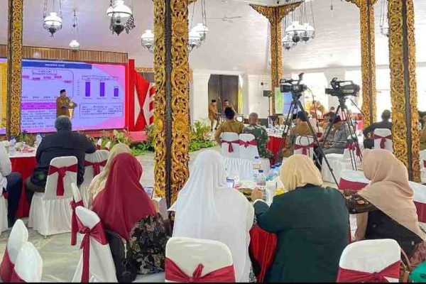 Wakil Bupati Sumenep, KH. Imam Hasyim, saat sambutan Musrenbang RKPD 2027 di Pendopo Agung Keraton Sumenep. ©okedaily.com/ist