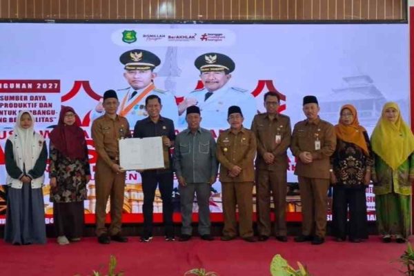 Sesi photo bersama seusai Musrenbang RKPD 2027 di Pendopo Agung Keraton Sumenep. ©okedaily.com/ist