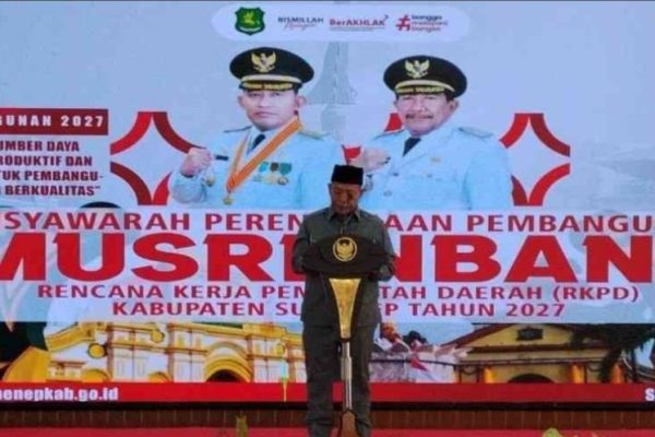Wakil Ketua DPRD Kabupaten Sumenep, H. Dul Siam, memberikan sambutan dalam Musrembang RKPD 2027 di Pendopo Agung Keraton Sumenep. ©okedaily.com