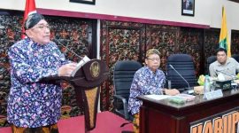 Wakil Bupati Sumenep, KH. Imam Hasyim, saat memberikan sambutan dalam rakor HDDAP di Aula Arya Wiraraja Setdakab setempat. ©okedaily.com/ist