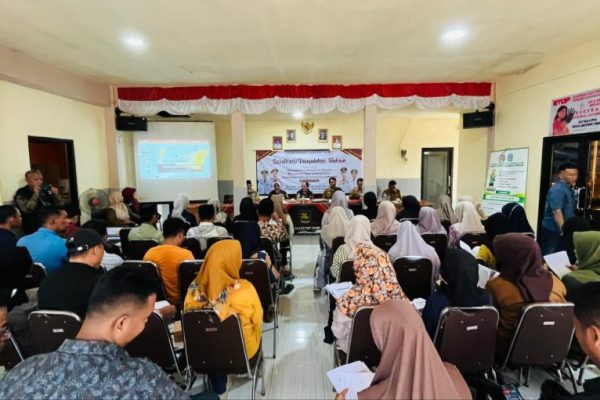 Antusias warga Desa Lenteng Timur dalam mengikuti penyuluhan hukum di Balai Desa setempat. ©okedaily.com/ist