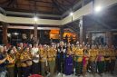 Zulfikar Wijaya Anggota DPRD Bali bersama Warga Banjar Sapta Bumi, Desa Tegal Harum, 23 Mei 2026 di Br. Sapta Bumi saat acara silaturahim. 