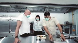 Made Muliawan Arya alias De Gadjah di Dapur MBG. 
