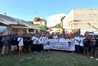 Gerindra Bali berbagi Babi menjelang Galungan kepada Relawan di Denpasar, (15/6). 