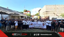 Gerindra Bali berbagi Babi menjelang Galungan kepada Relawan di Denpasar, (15/6). 