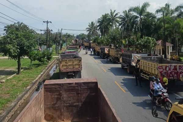 Ratusan Sopir Truk Demo DPRD Mempawah, Soroti Kelangkaan Solar dan Dugaan Pungli di SPBU