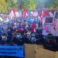 Ribuan massa melakukan aksi damai di depan Kantor Gubernur Provinsi Bali, 30 Juni 2026. 