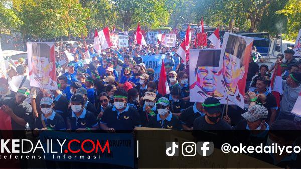 Ribuan massa melakukan aksi damai di depan Kantor Gubernur Provinsi Bali, 30 Juni 2026. 
