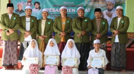 Pengurus IKSASS Badung bersama para calon santri Pondok Pesantren Salafiyah-Syafiiyah Sukorejo saat melaksanakan kegiatan Fasabbih di Yayasan Baitul Amin Nusa Dua, Juni 2026. Foto: IKSASS Badung