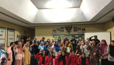 Tim Cara’de BEM KMF TP Universitas Hasanuddin menggelar Pelatihan Pengelolaan dan Budidaya Kolam Ikan serta Greenhouse di Desa Tinggimae, Kecamatan Barombong, Kabupaten Gowa, Rabu (1/7/2026). Foto: Okedaily.com