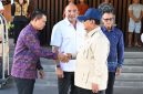 Ketua DPC Gerindra Kota Denpasar sekaligus Wakil Ketua DPRD Kota Denpasar Ida Bagus Yoga Adi Putra alias Gus Yoga saat bersamalaman dengan Presiden Republik Indonesia Prabowo Subianto. 