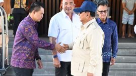 Ketua DPC Gerindra Kota Denpasar sekaligus Wakil Ketua DPRD Kota Denpasar Ida Bagus Yoga Adi Putra alias Gus Yoga saat bersamalaman dengan Presiden Republik Indonesia Prabowo Subianto. 