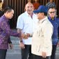 Ketua DPC Gerindra Kota Denpasar sekaligus Wakil Ketua DPRD Kota Denpasar Ida Bagus Yoga Adi Putra alias Gus Yoga saat bersamalaman dengan Presiden Republik Indonesia Prabowo Subianto. 
