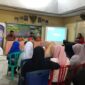 TIM CARA'DE Badan Eksekutif Mahasiswa Keluarga Mahasiswa Fakultas Teknologi Pertanian Universitas Hasanuddin (BEM KMF TP UH) menggelar pelatihan budidaya maggot bagi masyarakat Desa Tinggimae, Kecamatan Barombong, Kabupaten Gowa, Jumat (17/7/2026).