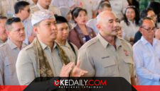 Keterangan foto:
Ketua DPN HKTI/Kepala BGN Sudaryono (kiri) bersama Ketua DPD HKTI Bali Made Muliawan Arya (De Gadjah) saat acara pelantikan pengurus HKTI di Bali. Foto: Istimewa.
