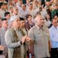 Keterangan foto:
Ketua DPN HKTI/Kepala BGN Sudaryono (kiri) bersama Ketua DPD HKTI Bali Made Muliawan Arya (De Gadjah) saat acara pelantikan pengurus HKTI di Bali. Foto: Istimewa.

