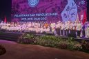 Momen foto bersama sesuai pelantikan dan pengukuhan jajaran pengurus Srikandi Jaga Desa seluruh Indonesia. ©okedaily.com