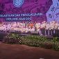 Momen foto bersama sesuai pelantikan dan pengukuhan jajaran pengurus Srikandi Jaga Desa seluruh Indonesia. ©okedaily.com