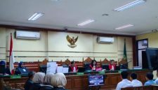 Sidang pembacaan tuntutan para terdakwa kasus tindak pidana korupsi BSPS Sumenep, berlangsung di Pengadilan Tipikor Surabaya. ©okedaily.com