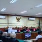 Sidang pembacaan tuntutan para terdakwa kasus tindak pidana korupsi BSPS Sumenep, berlangsung di Pengadilan Tipikor Surabaya. ©okedaily.com